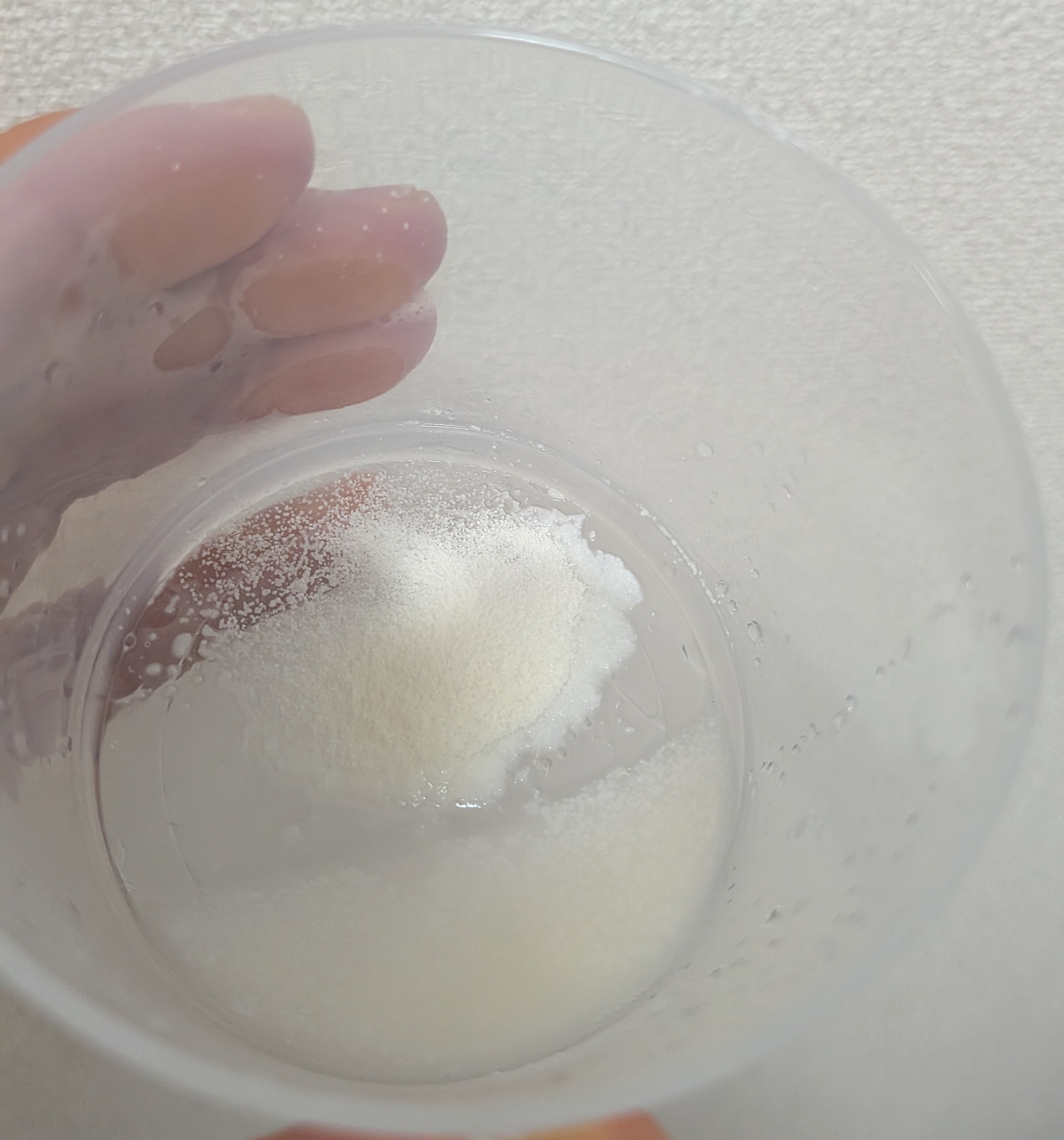 パウダーと水の使用量目安（500円硬貨大）